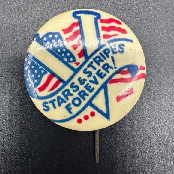 Vintage WW2 Patriotic Stars Stripes Forever Pin Back Button Red White Blue - Picture 2 of 6